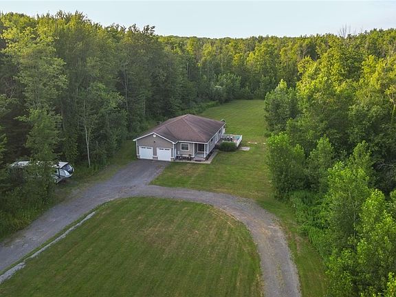 4th image of 394 Maple Ave