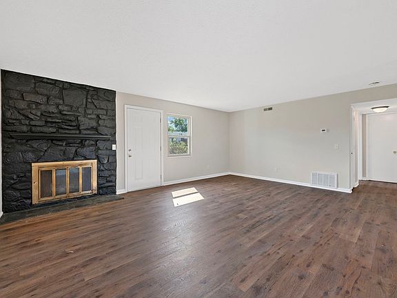3rd image of 2118 Stonebrook Ct #A
