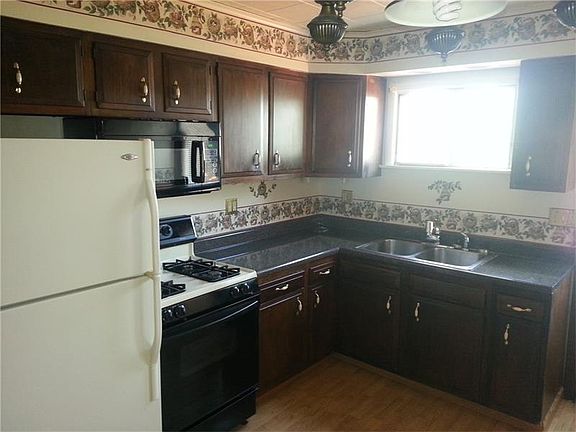 3rd image of 610 Wayne Ave
