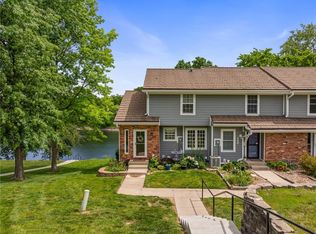 218 NE Bayview Dr, Lees Summit, MO 64064