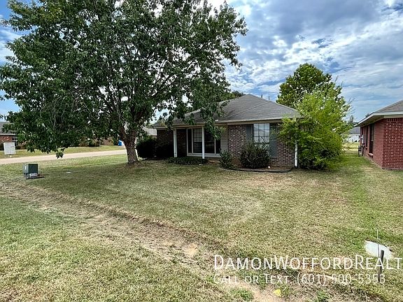 4th image of 318 Green Meadow Dr