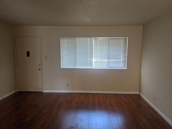 3rd image of 907 Granada St #10