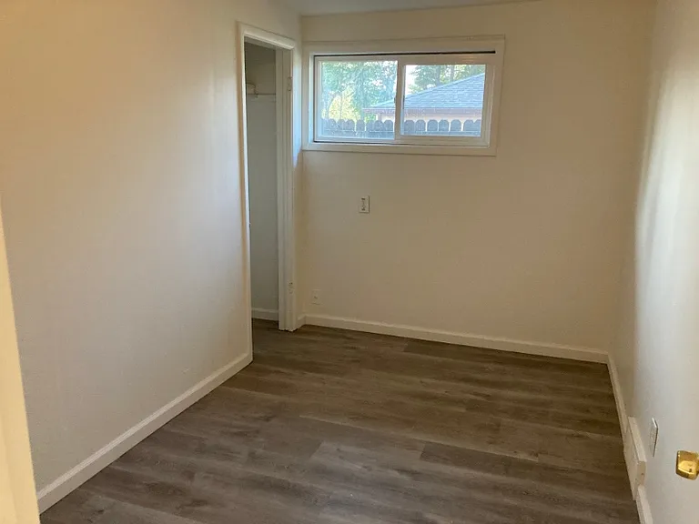 248 S King St — Photo 16