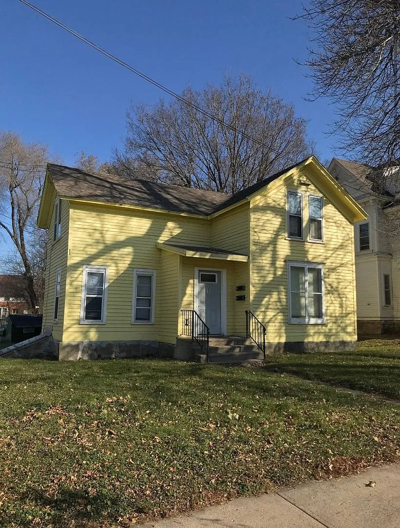 318 East Walnut — Photo 3
