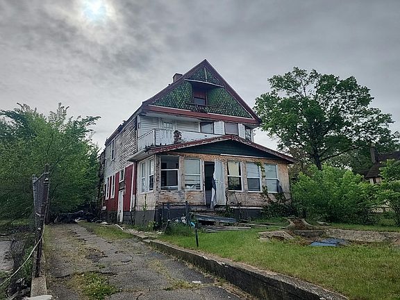 3rd image of 621 Eddy Rd