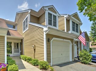 21 Eton Ct, Bedminster, NJ 07921
