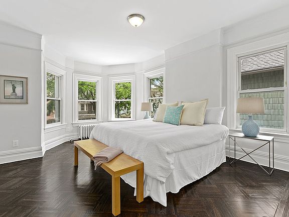 5th image of 500 E 24th St