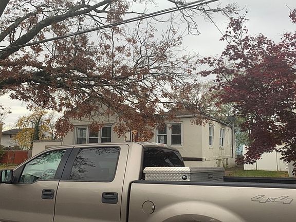 2nd image of 1701 42nd St