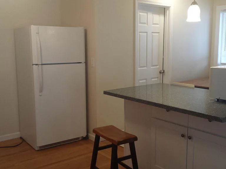 357 Hawthorne Ave #C — Photo 10