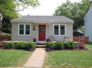 880 Geneva Dr, Geneva, IL 60134