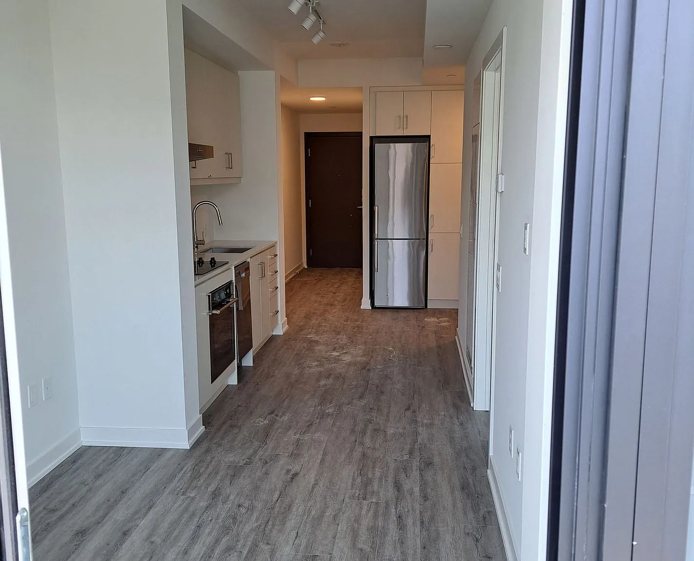 1 bed, $2,100 — Photo 3