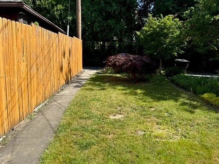 2342 Ellerslie St — Photo 16