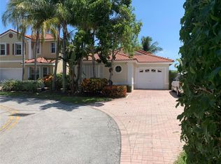 1150 Queen Palm Ct, Hollywood, FL 33019
