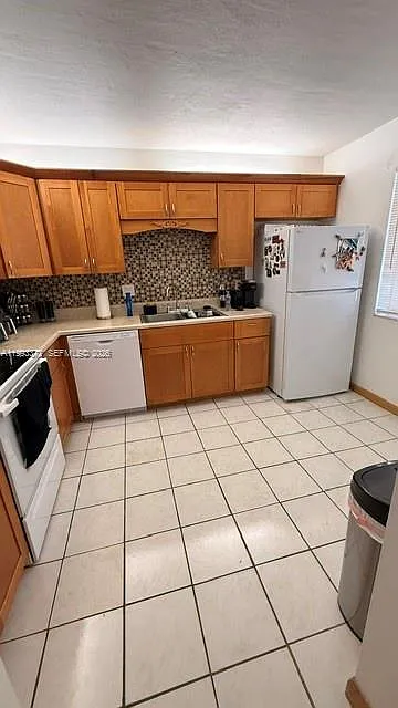 Building Photo - 231 Lakeview Dr #204