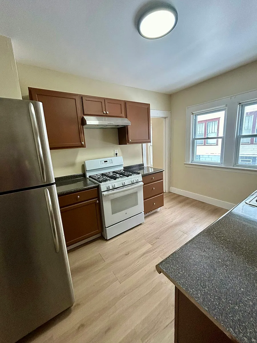 Building Photo - 810 Seeley Rd #812