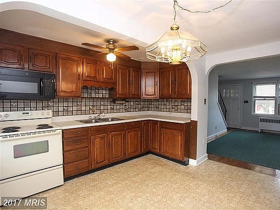 Open kit-living floor plan.