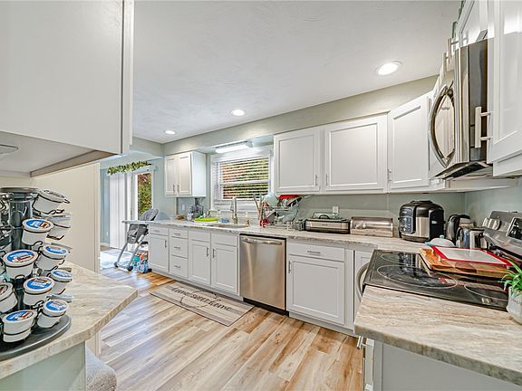 2nd image of 1105 Grandview Dr