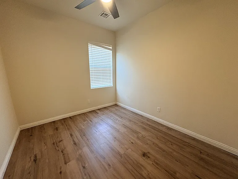 1 El Camino Loop NW — Photo 5