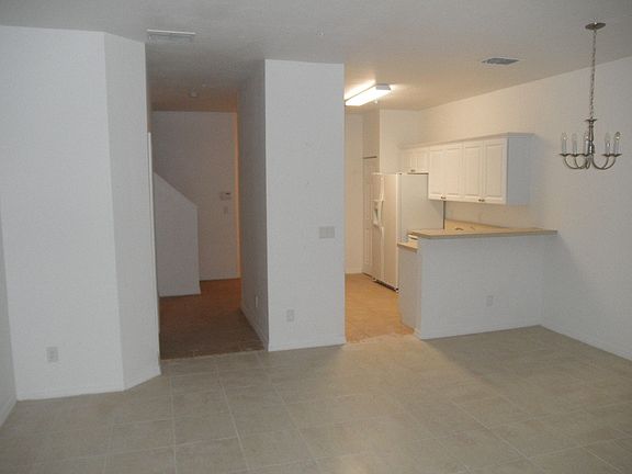 3rd image of 909 Pipers Cay Dr
