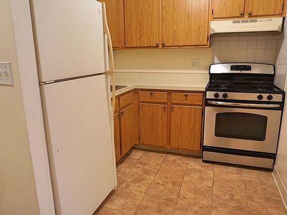 3rd image of 1810 Marmion Ave