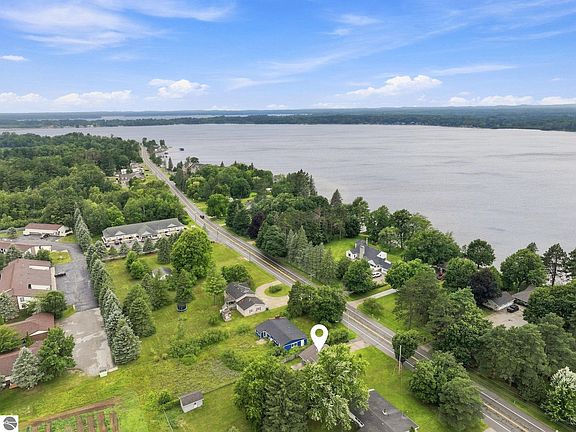 3rd image of 1017 Sunnyside Dr
