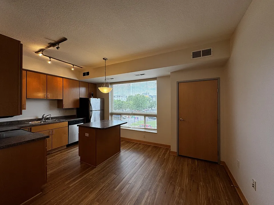 2600 University Ave SE #214