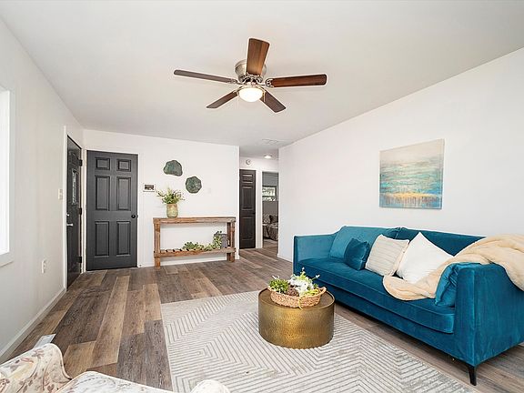 4th image of 806 W State St