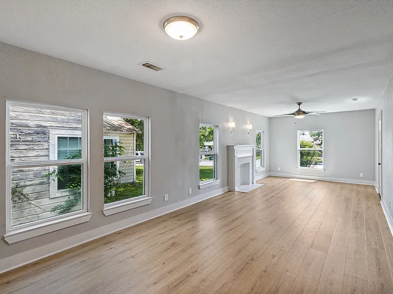 1217 Alaska Ave — Photo 6