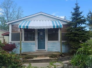 73 Huguenot Dr, Mastic Beach, NY 11951