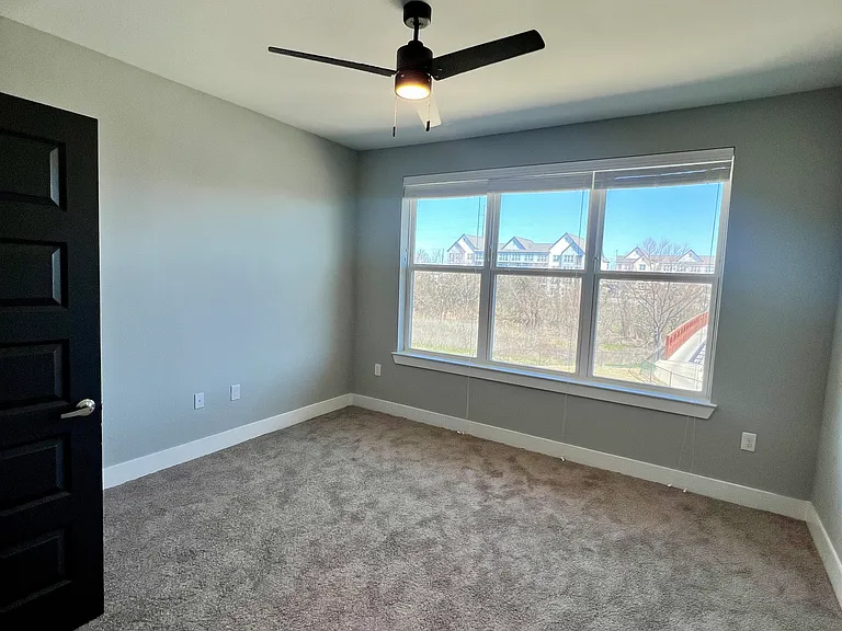 5006 E Parmer Ln — Photo 6