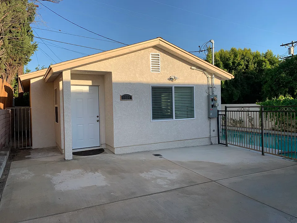 1332 Thompson Ave #A