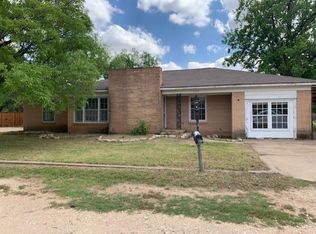 1406 E Wells St, Stamford, TX 79553