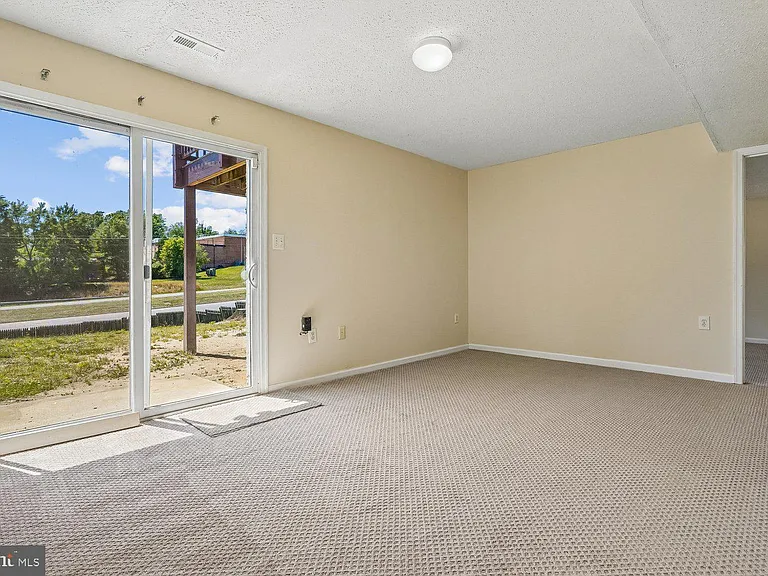 14677 Cloverdale Rd — Photo 59