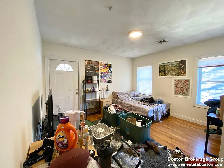 146 Hillside St #1 — Photo 4