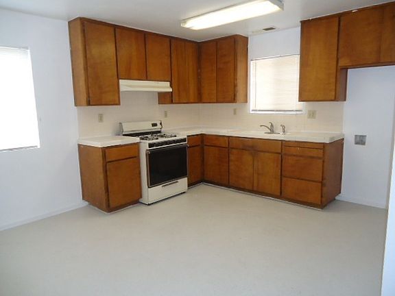 5th image of 546 W Henderson Ave APT B