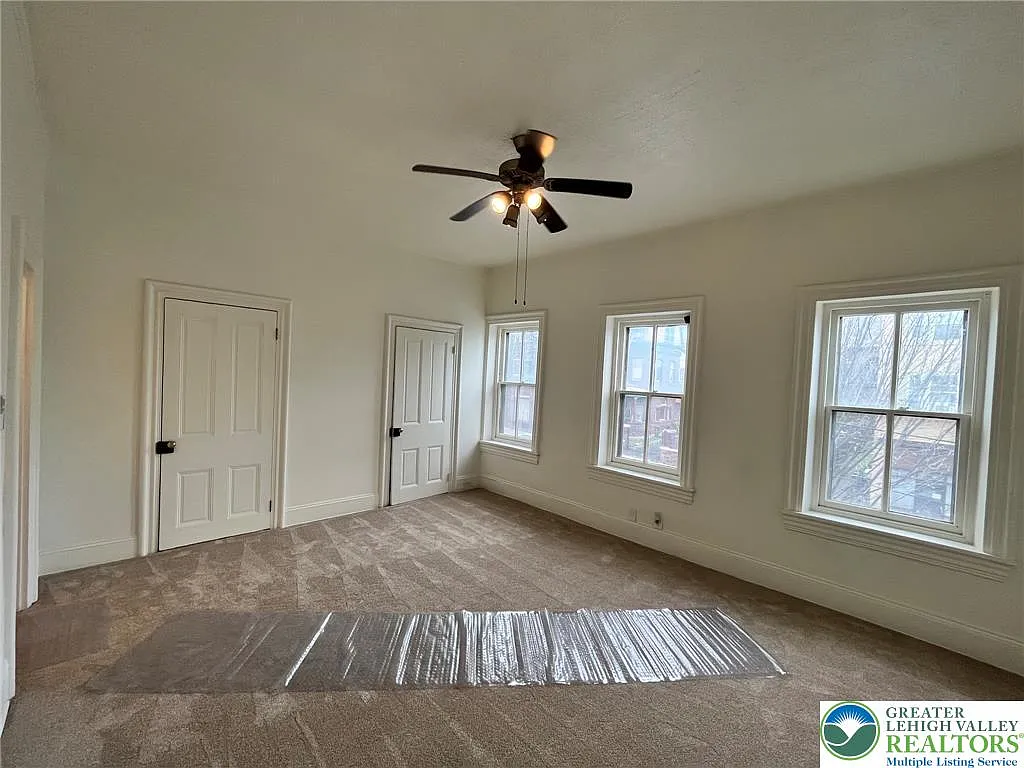 2 bed, 1000 sqft, $1,450 — Photo 4