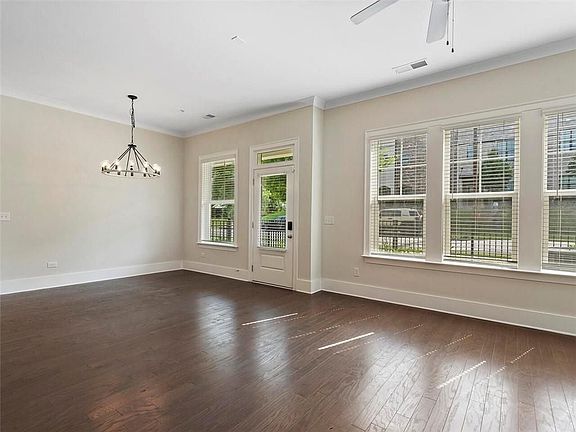 4th image of 2766 Bell Dr SE