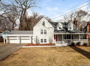 135 Cedarhurst Ln, Milford, CT 06461