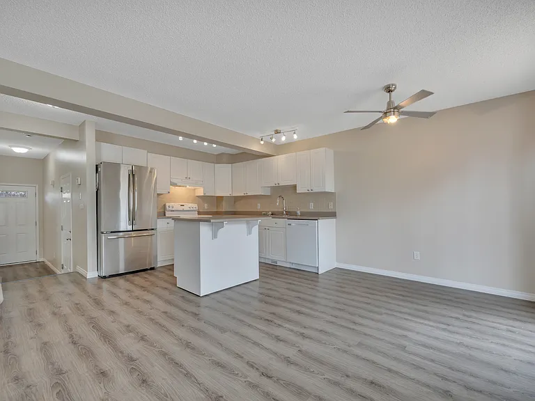37 Vaughn Ave #37 — Photo 7