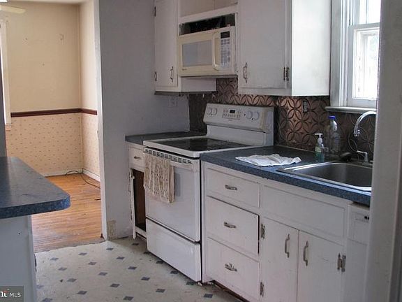 2nd image of 275 Prospect St