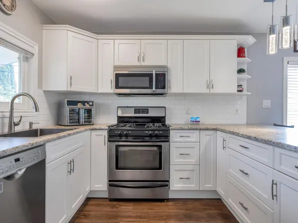 221 Lebleu St, Coquitlam, BC V3K 4L7