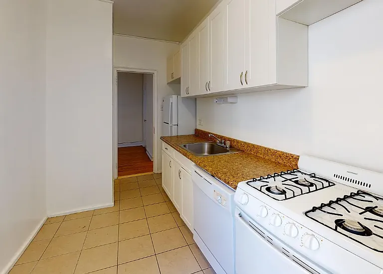 246 E 46th St #5H — Photo 8