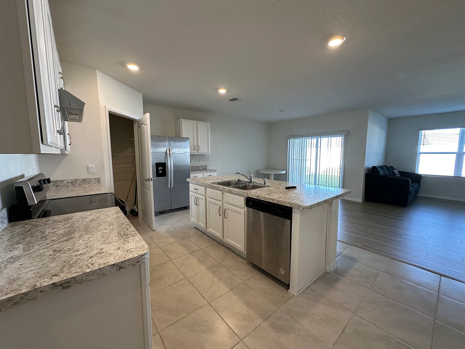 4 bed, 1828 sqft, $2,000 — Photo 4