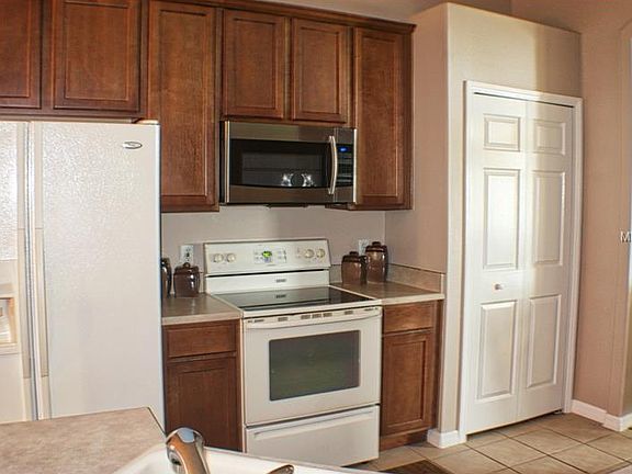 4th image of 13721 Colina Ct