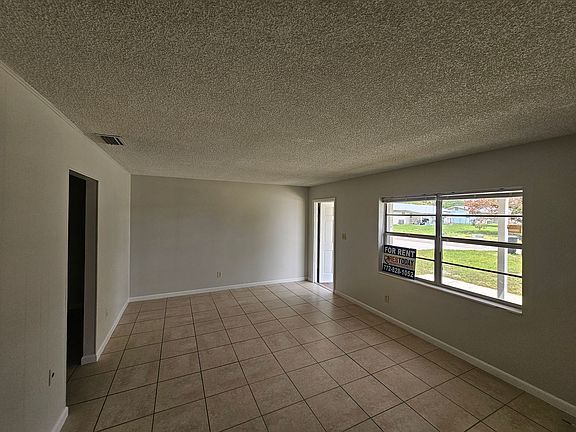 5th image of 2031 Hugo Rd