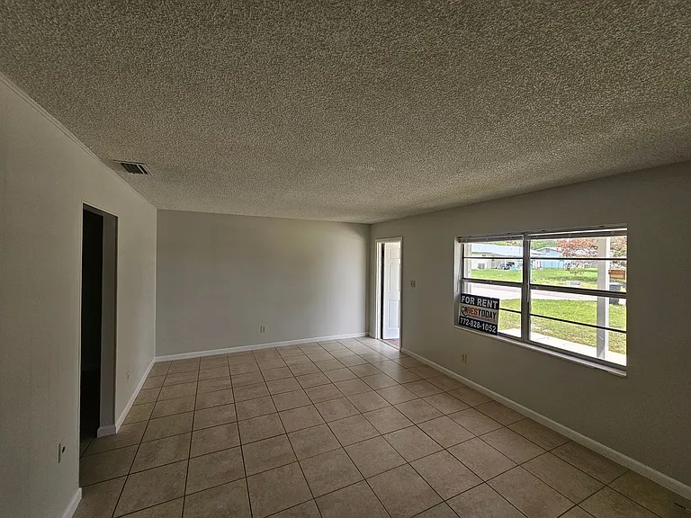 2031 Hugo Rd — Photo 5