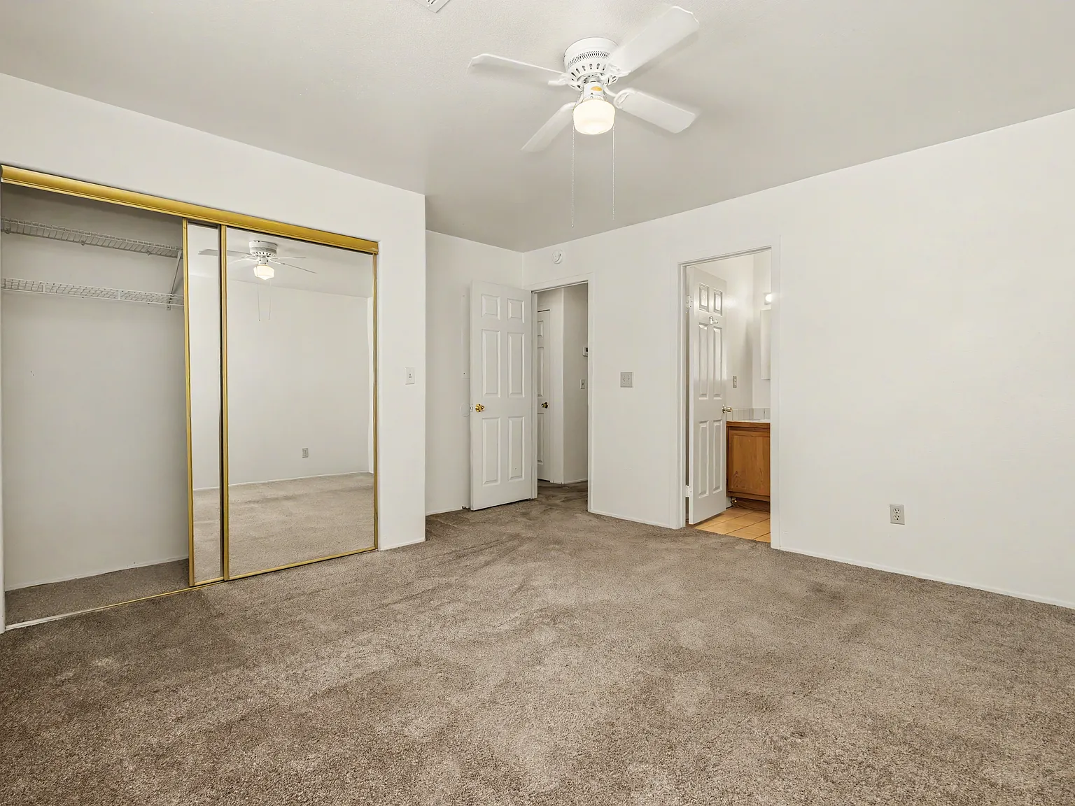 2 bed, 969 sqft, $1,289 — Photo 2