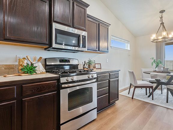 5th image of 3705 Artesia Dr