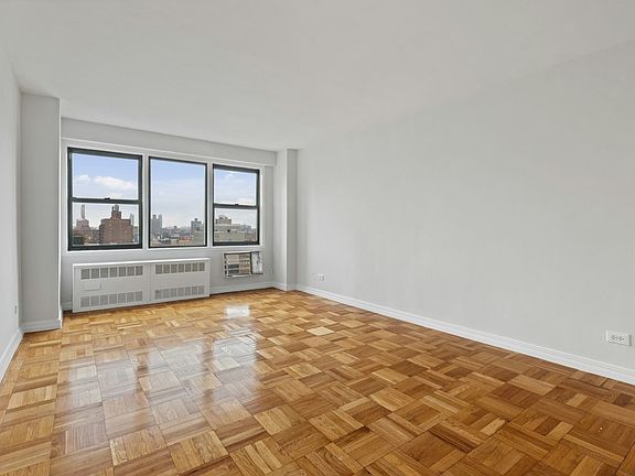 3rd image of 200 E 15th St APT 15B