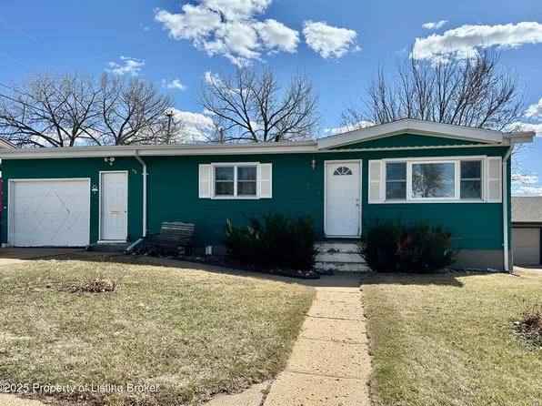 1116 Carroll St, Dickinson, ND 58601